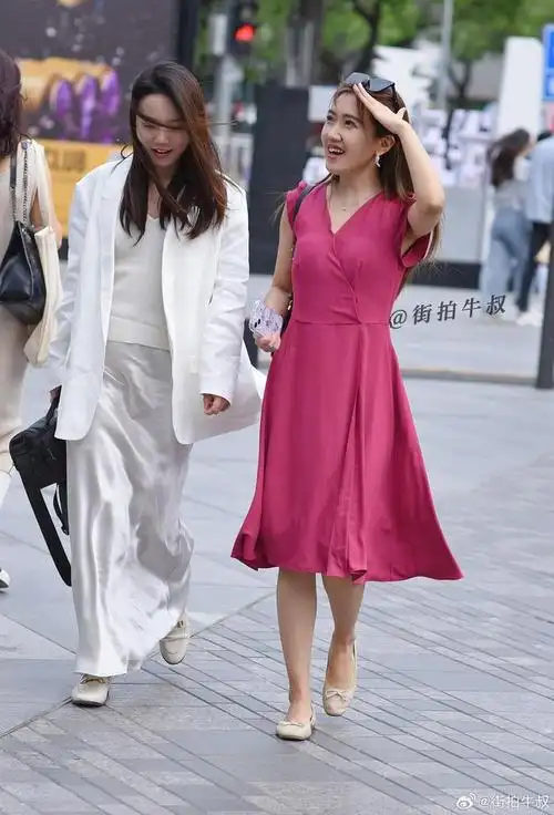 穿搭优雅的成熟美女