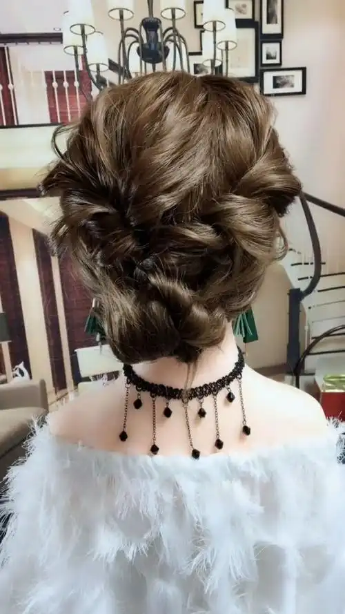 气质好看的低盘发,穿大衣裙子可以这样扎哦!简直是太有气质了!