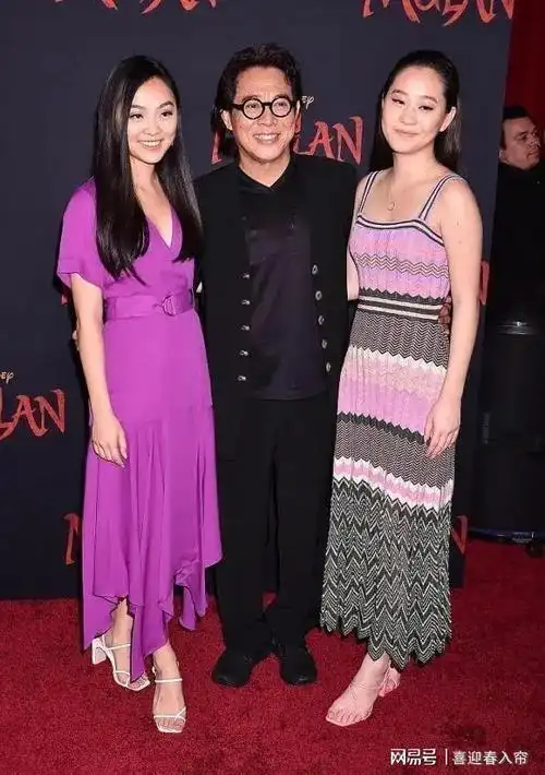 李连杰对利智说咱们两个女儿都挺奇怪的长得既不像你又不像我