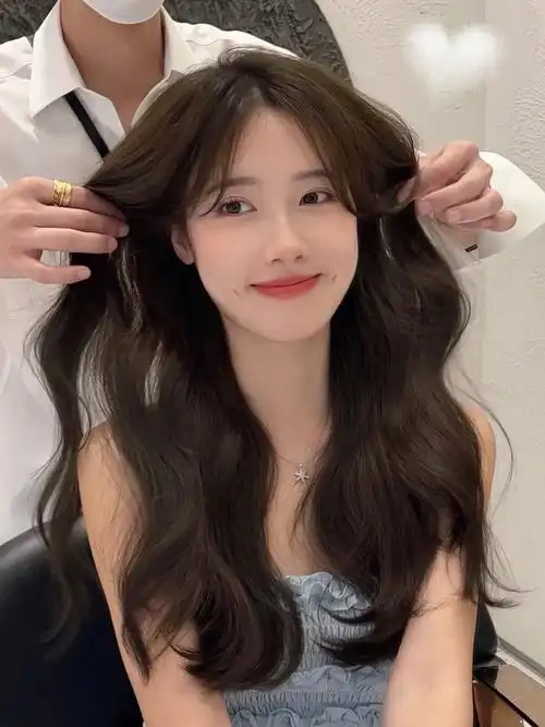 韩式烫发 显白发色 显脸小发型烫发推荐～自然波浪卷韩式风格的烫发