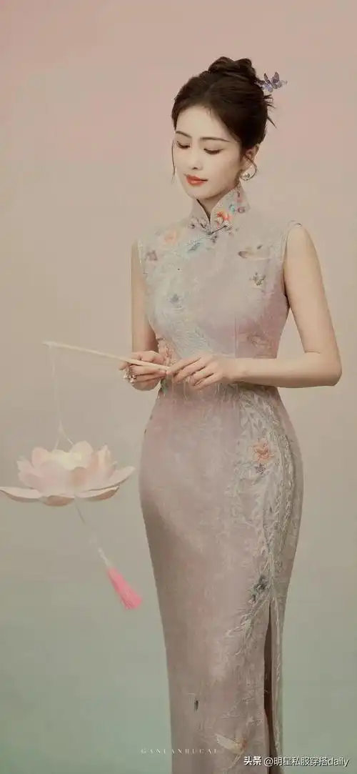 白鹿这身材谁能顶得住穿粉色旗袍身材妖娆温婉端庄宛若画中人