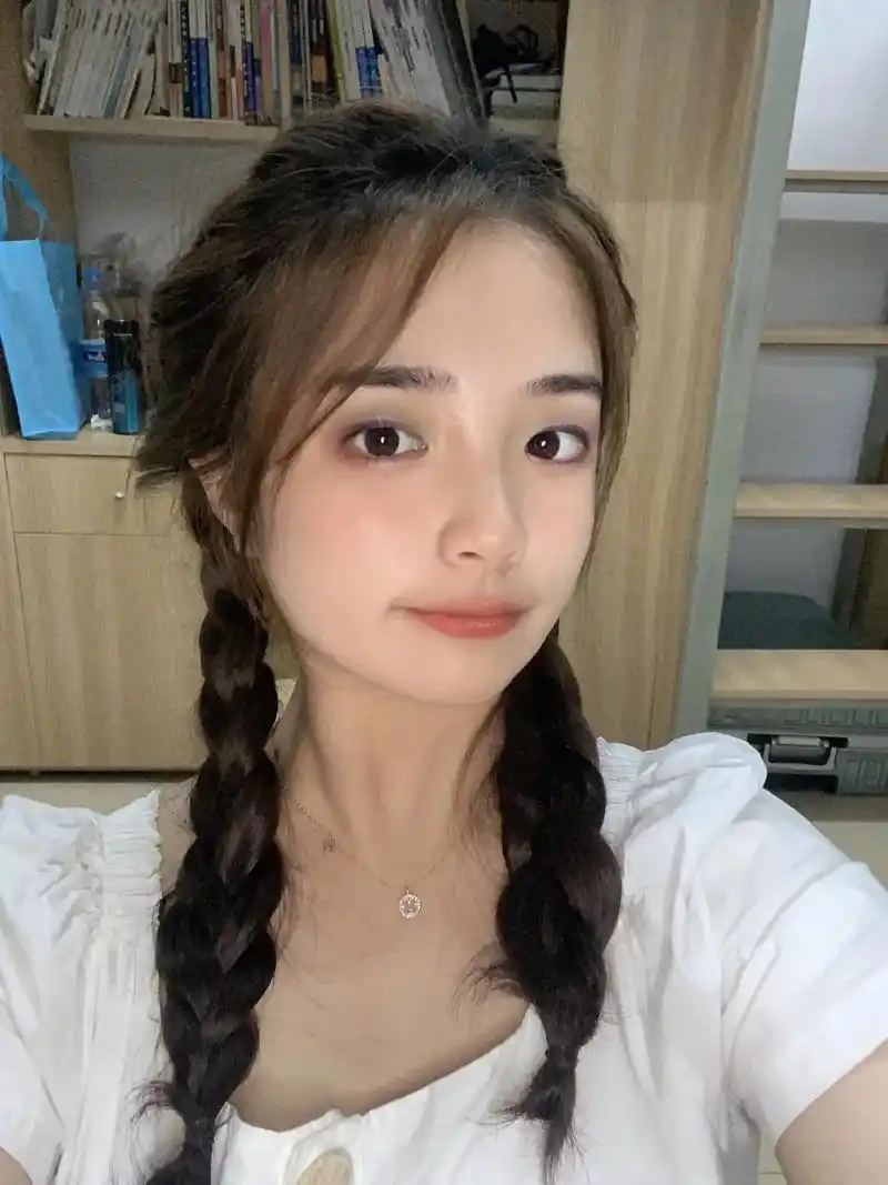 女孩子的自拍憋着不发会过期#分享照片 - 抖音