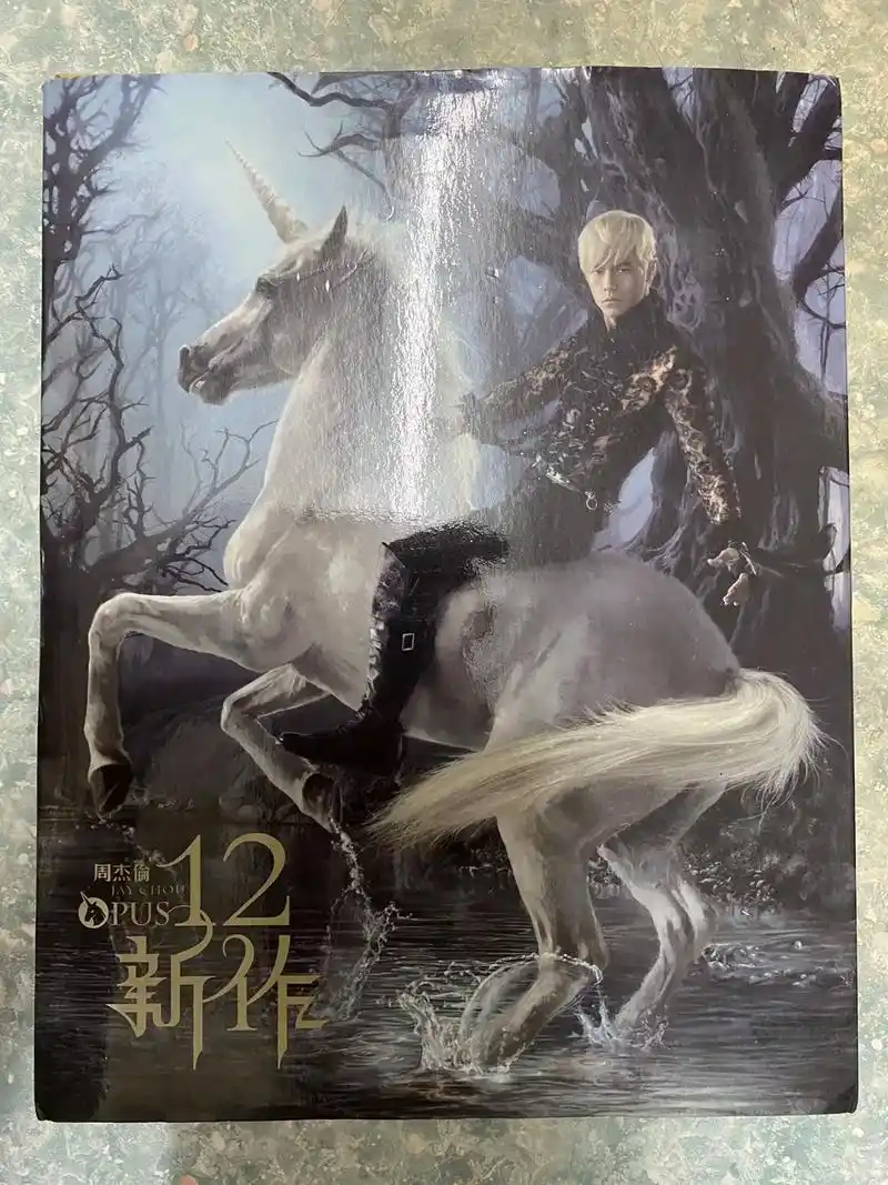 周杰伦《十二新作》精装港版,带明信片. 《12新作》是周杰伦 - 抖音