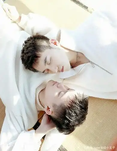 居家男男写真:两位男生拍写真也能如此唯美