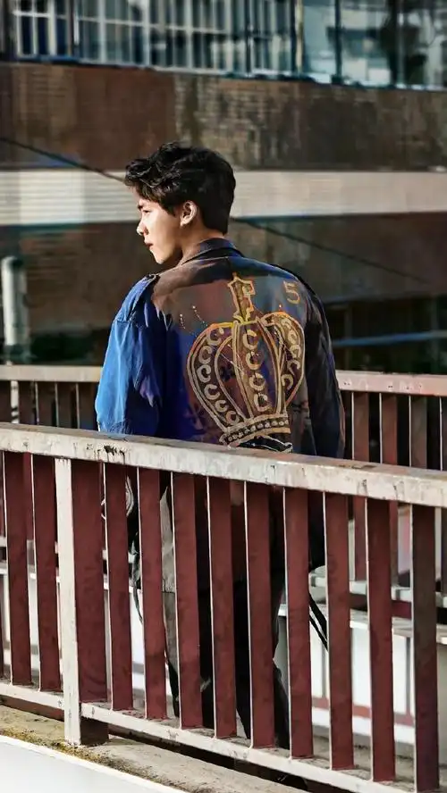 挑战每天按相册顺序发一张李易峰的照片##园园不断