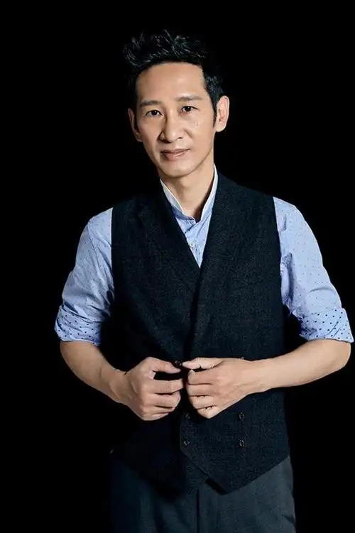 王劲松母亲因疫情离世,本人发文透露,就连93岁父亲也已感染