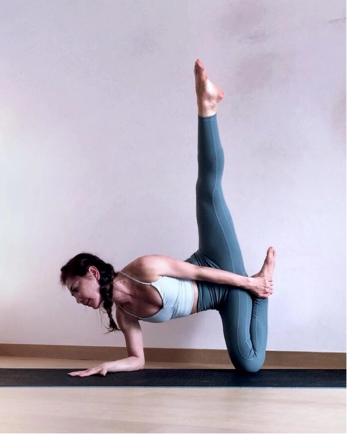 御姐范儿女神江疏影,身材气质令人羡慕,都是常健身的结晶