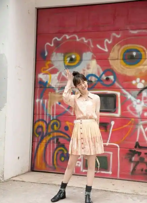 夏天丸子头搞一搞咱们也学袁冰妍一样化身18岁