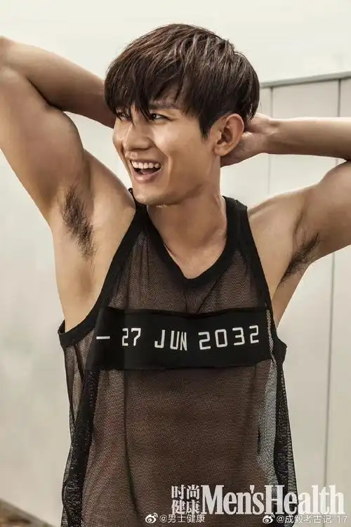 让人无法抗拒的成毅腹肌照片…小古以前可讨厌腹肌男了,粉上哥哥后就