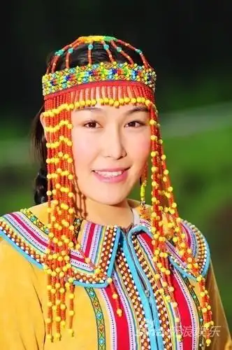 蒙古歌手阿丽玛