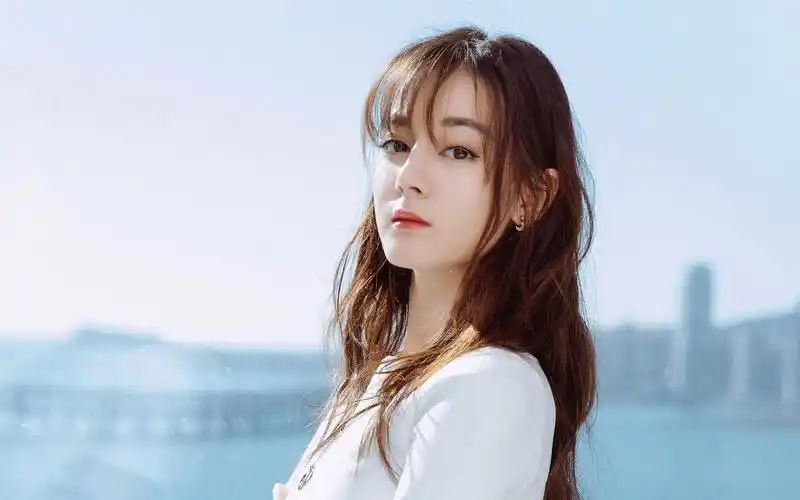 迪丽热巴清新甜美高清桌面壁纸