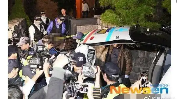 崔雪莉遗体运送现场曝光,韩媒疯狂抓拍