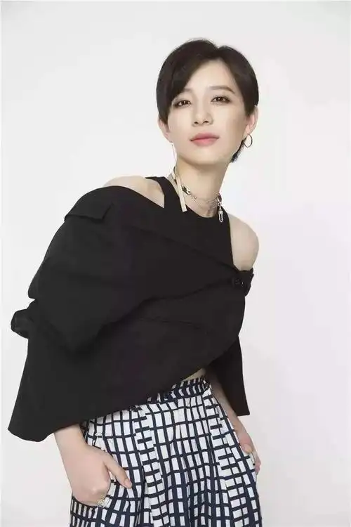 都说人红是非多,当年参加《超级女声》的时候,李斯丹妮还没有出道呢