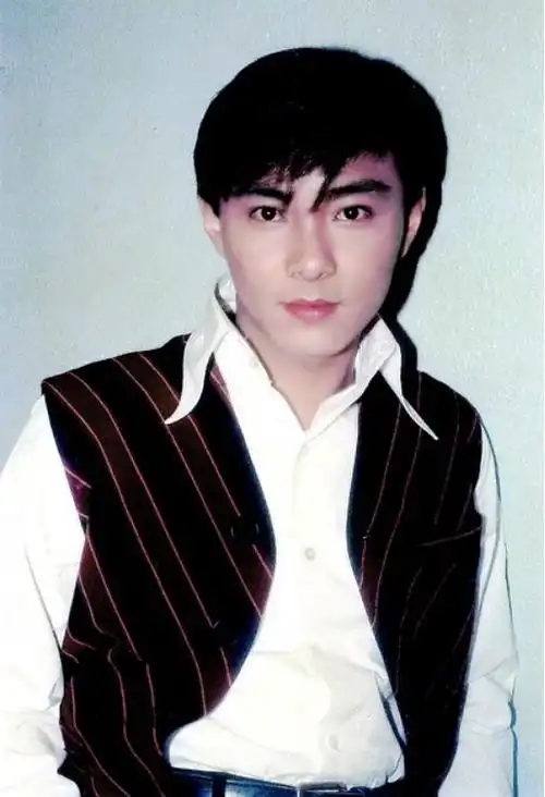 20岁的张卫健这些照片你一半都没见过