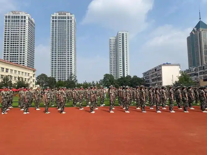 山东省实验中学2022级新生军训结训仪式举行现场超燃