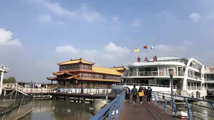 概况 点评 推荐 1/30 长荡湖水街 江苏省常州市金坛区x201 地图