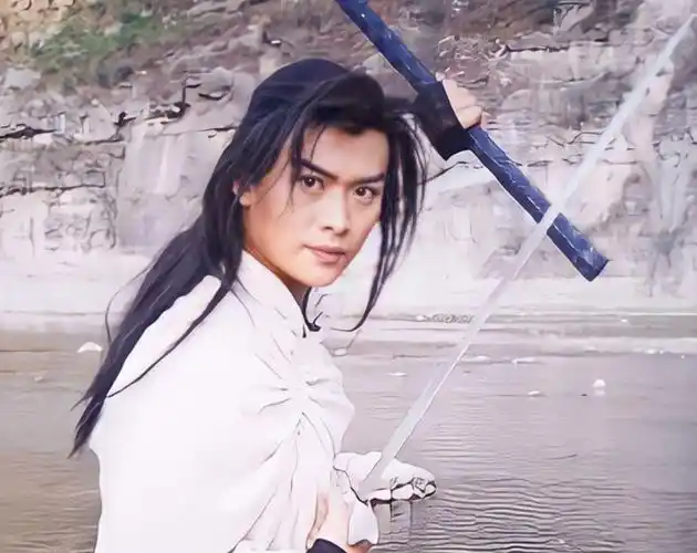 和老婆亲密挽手拥抱,身形发福太明显|黄海冰|沈浪|古装_新浪新闻