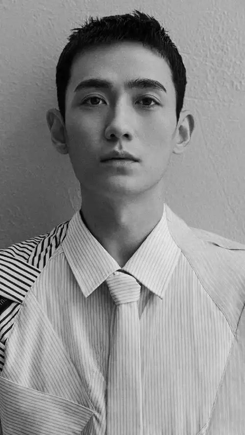 >首页>手机壁纸>明星>明星唐嫣时尚大片高清手机壁纸> ( 1 / 9 ) 2020