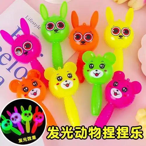 新款发光手柄兔熊捏捏叫玩具地摊闪光玩具热卖批发捏会响