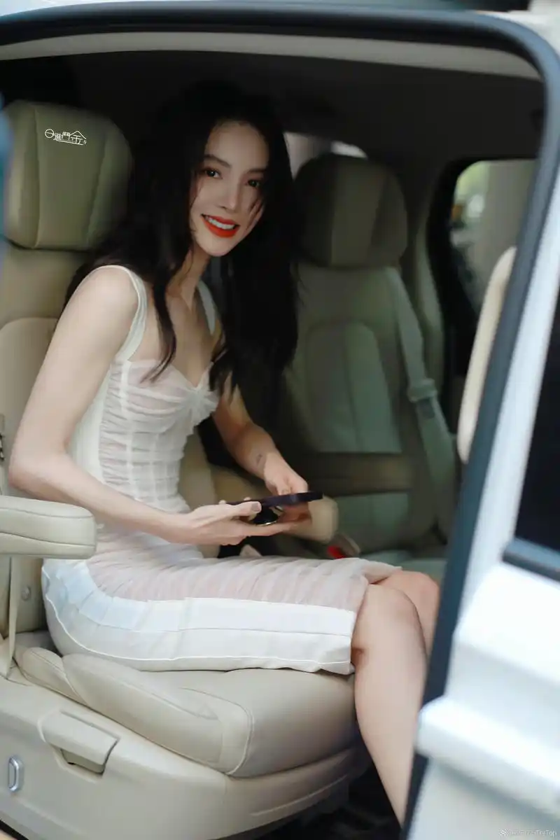 金晨 街拍现场照,好美好美!9999#气质美女##性感美女