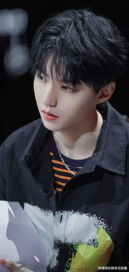 黄晓明谢霆锋杜海涛等为王俊凯庆生,p图晒合照,他的人缘真好_气质