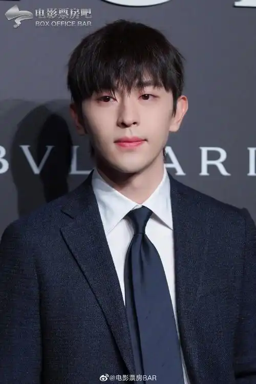 今日份宝格丽邓伦,也是邓伦2021年第一次正式活动.