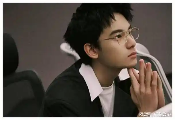 胡先煦再次惊艳照片曝光网友惊呼帅气大改变