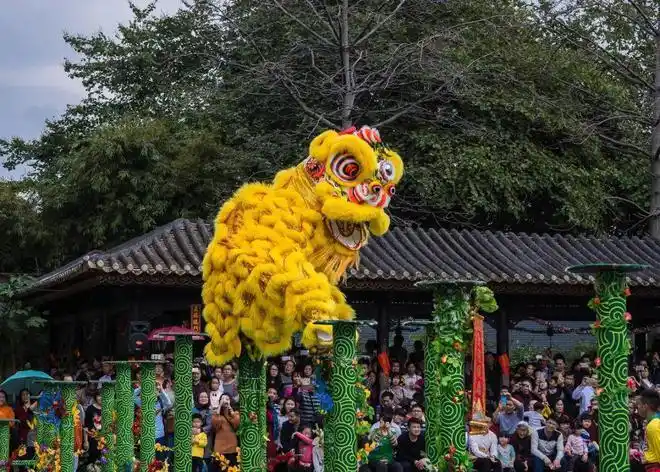 90岁佛山无影腿醒狮老师傅和我谈中华文化的源头他说一个醒狮就融涵了