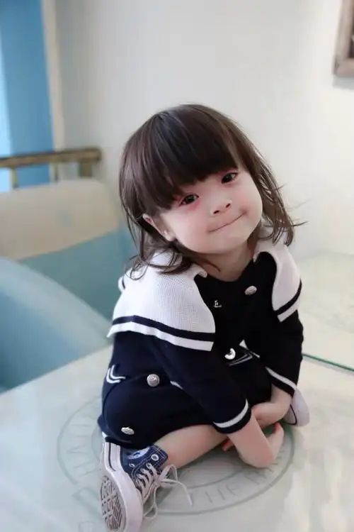 《放开我北鼻》中的哈琳 可爱俏皮,古怪萌娃.