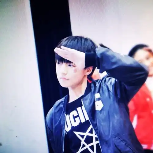 31重庆八中王俊凯 等待凯宝发新歌cr;logo