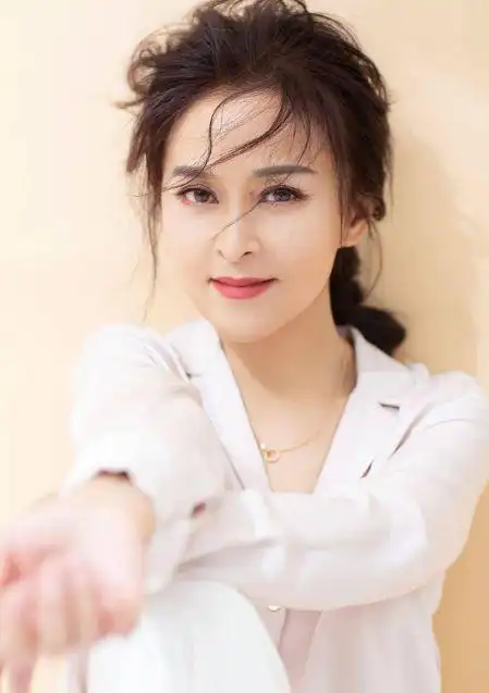 39岁柯蓝离婚黄志忠却说这辈子我都不会嫁给你