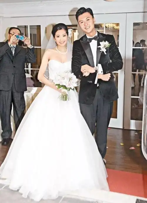 两人从来不吝啬于秀女儿经常晒出女儿的可爱照片yoyo比王浩信大两年