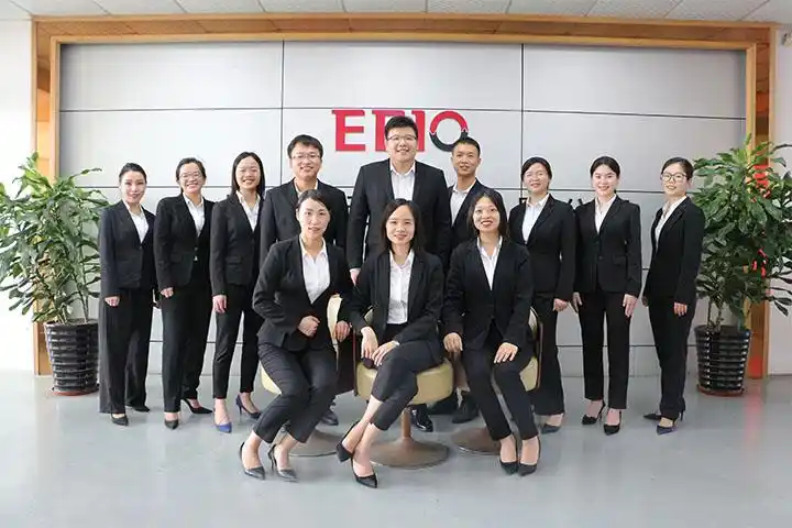 圣元变压器伙伴正装合影展风采