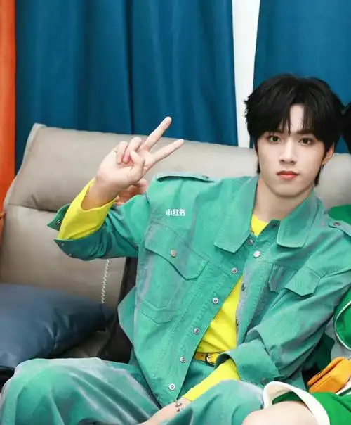 17岁的刘耀文生日快乐