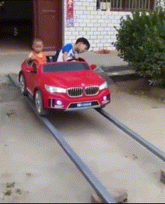 搞笑gif:开什么车不重要,关键是技术要好!