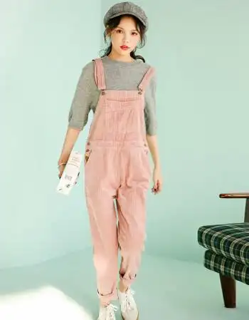 粉色背带裤搭配什么颜色上衣