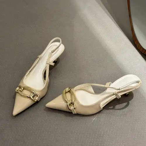 2024春夏新款尖头细跟黑色单鞋金属链漆皮显瘦浅口高跟包头凉鞋女