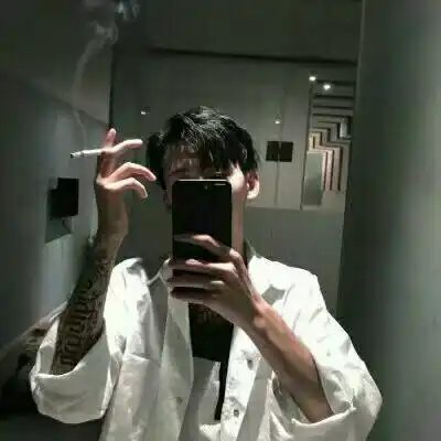 最新男生头像伤感孤独微信头像