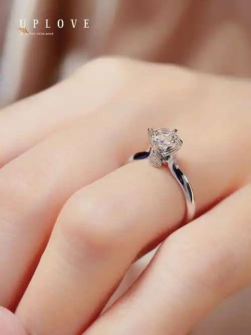 见过这么唯美的四爪钻戒款式吗71