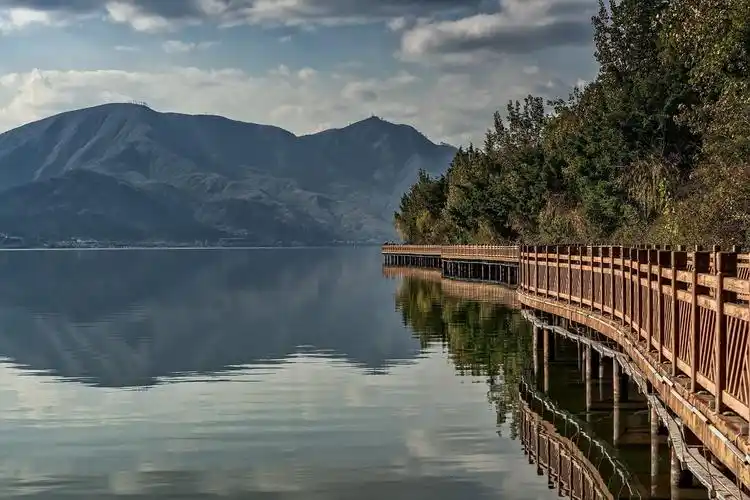 zol论坛>摄影论坛>摄影作品论坛>自驾摄游论坛>邛海国家湿地公园风景