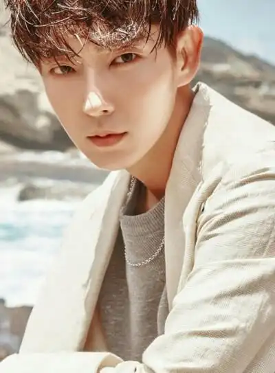 演员李准基# #李准基417生日快乐