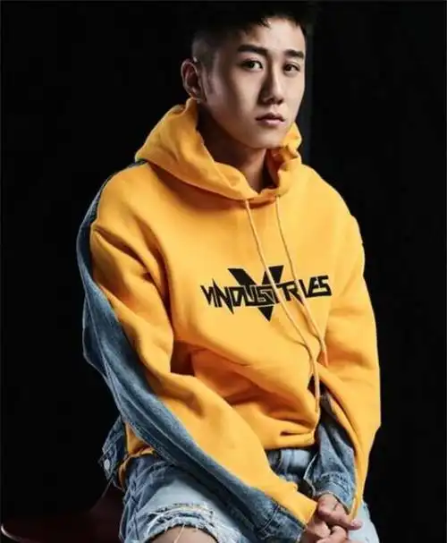 少年派江天昊被指长得像文章和张一山综合版父亲是警察