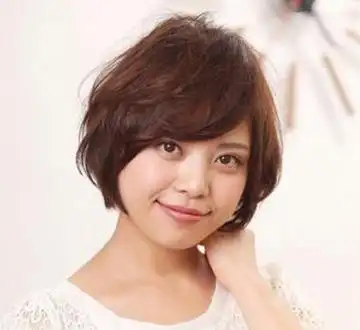 显年轻的波波头短发很个性,波波头微烫发发型图片_女生扫一扫脸型配