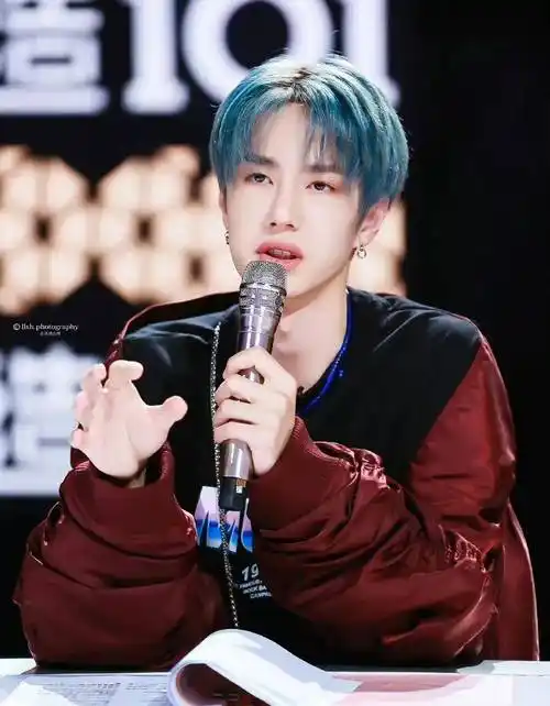 原创男明星绝美发色王一博鹿晗视觉盛宴网友爱豆就是要染发