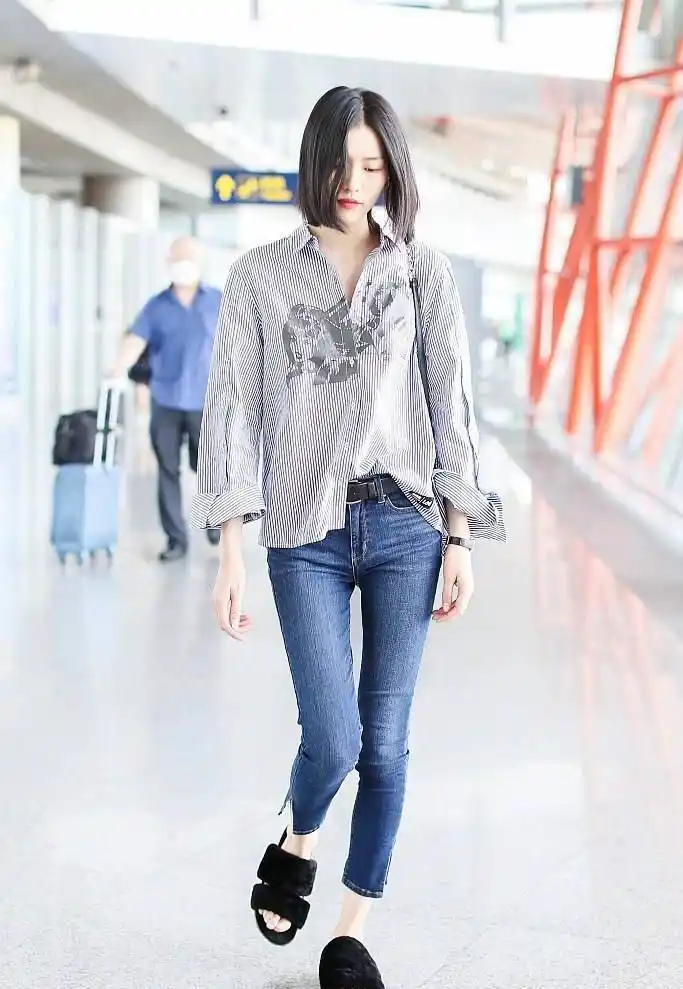 刘雯北京机场街拍.