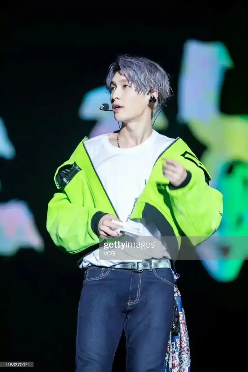 张艺兴 #向全世界安利909090未来无限大,我们一起走, - 抖音