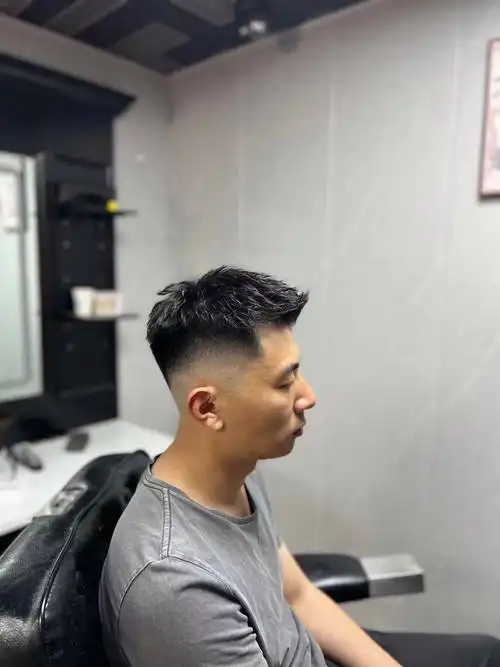 美式飞机头.清爽短发