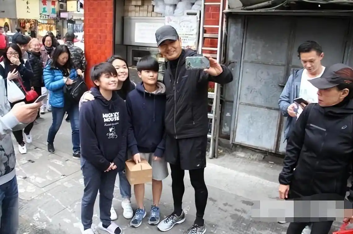 周润发现状令人唏嘘,苍老消瘦,皱纹如树皮双眼无神