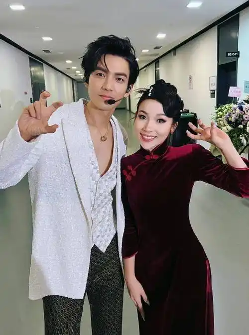 1娱瓜:钟汉良热巴龚俊成毅王一博唐嫣张若昀金晨毛晓彤丁禹兮_行程表