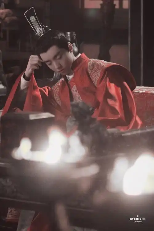 的红衣少年#必须提名我的百里昊和扮猪吃老虎的小皇帝@tfboys-王俊凯